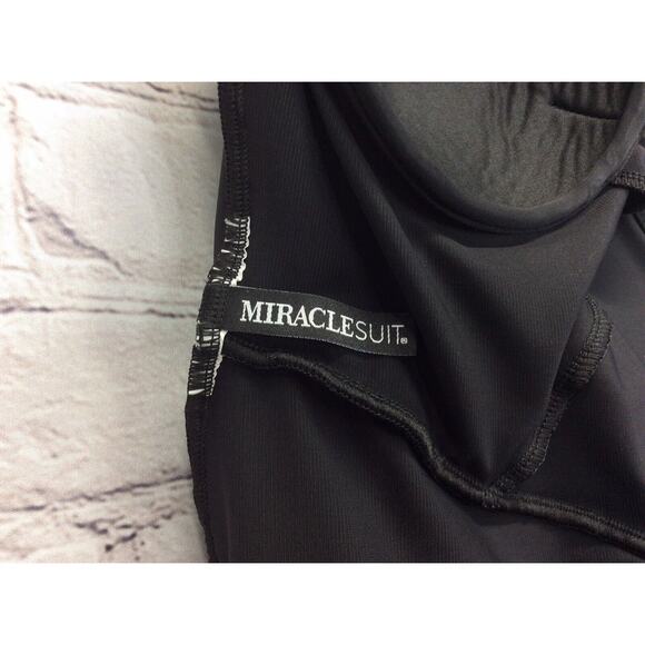 MiracleSuit Ruched One Piece Swimsuit Women's 6/10 Black Beach Cruise Vacation - Picture 2 of 11